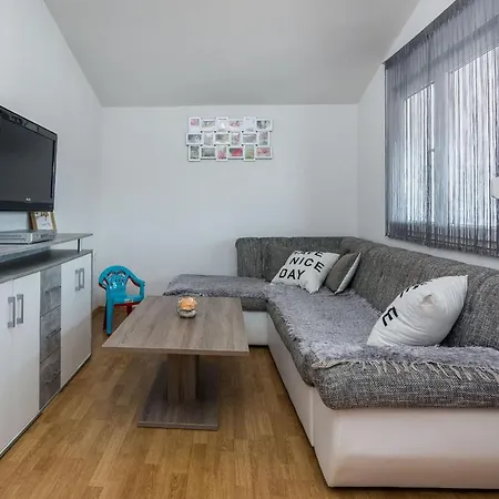 Apartment Wenig